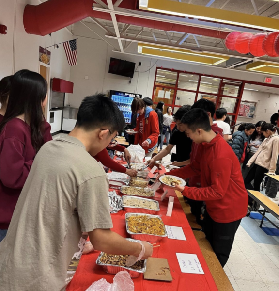 Students enjoy traditional Chinese meals. 