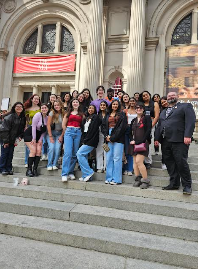 Students enter the Metropolitan Museum of Art.