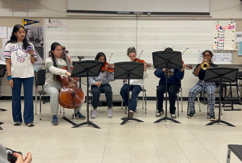 Students in Piu Vivace performed in small ensembles.